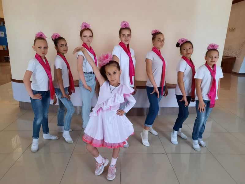 Хореографический коллектив «БИ» и Бледных Елизавета