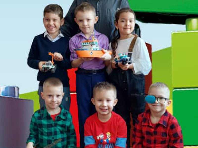 Lego World. Руководитель: Пареев Кирилл Константинович